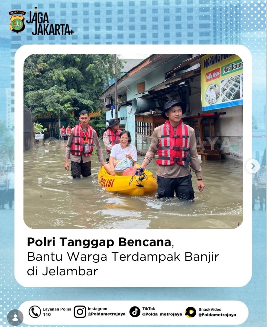 Polri Tanggap Bencana, Bantu Warga Terdampak Banjir di Jelambar